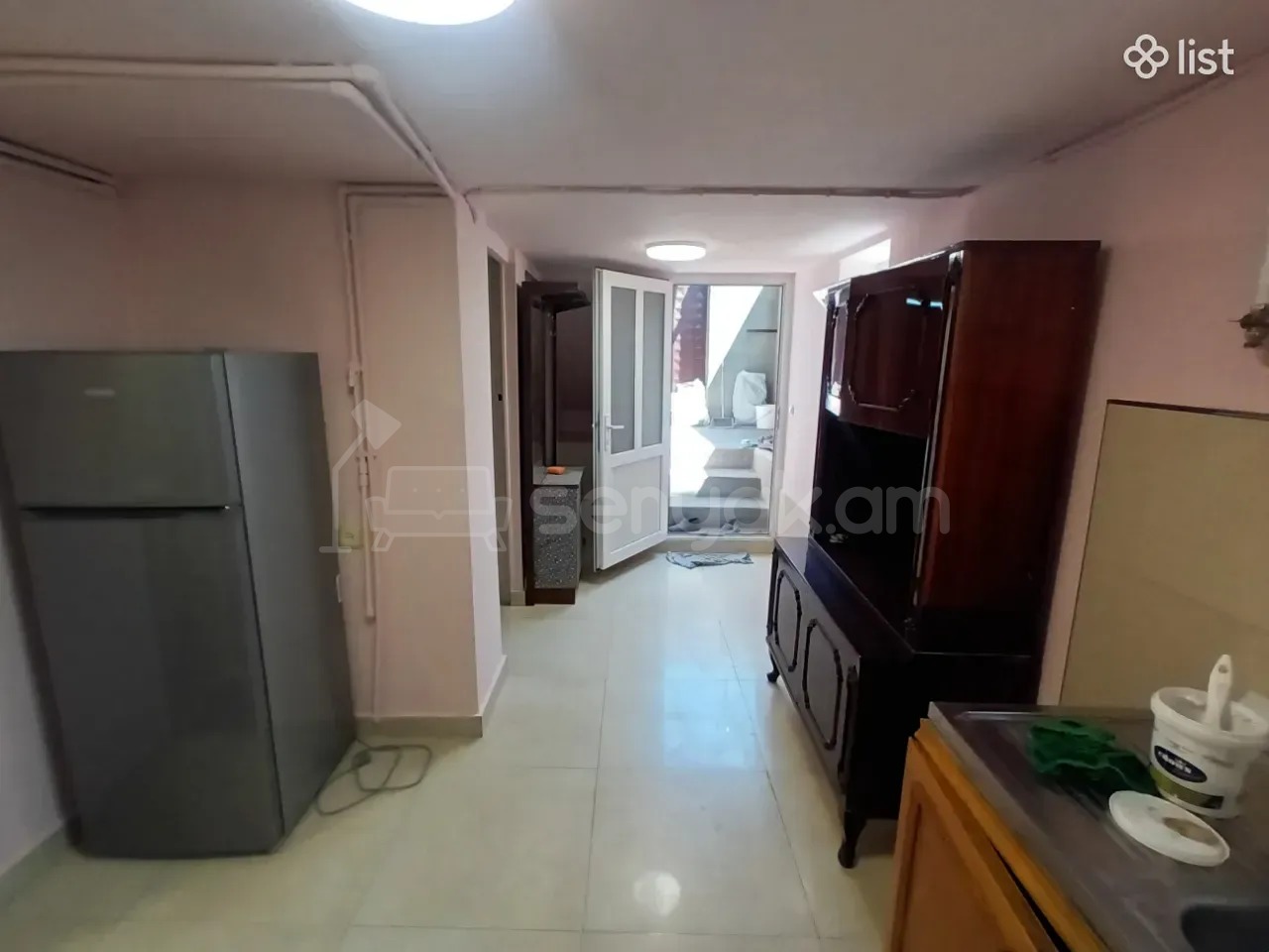 1 Սենյականոց Բնակարան Քարե Շենքում, 40քմ, 1/1 հարկ, Նորմալ Վիճակում, Կահավորված, Արևկող
