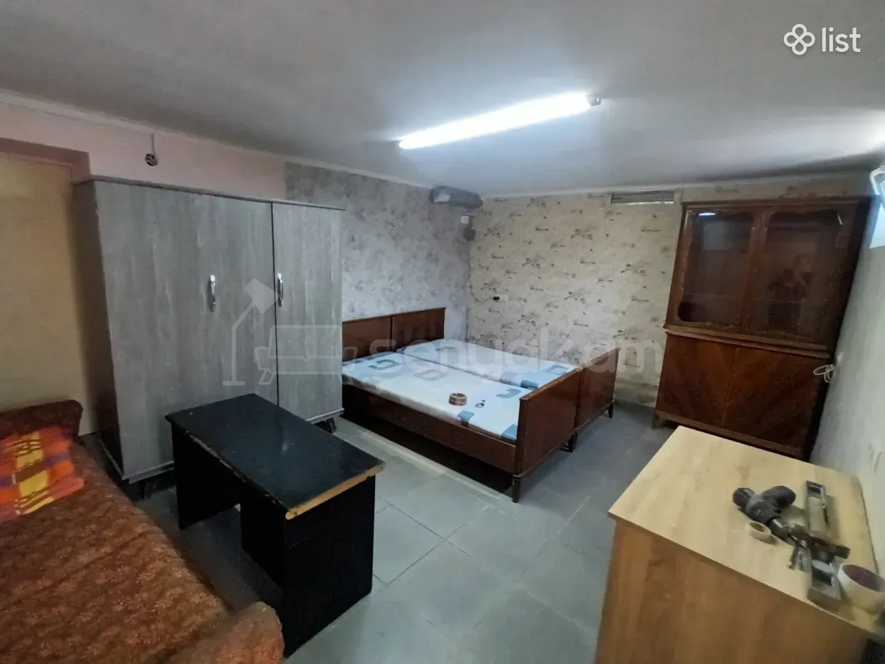 1 Սենյականոց Բնակարան Քարե Շենքում, 40քմ, 1/1 հարկ, Նորմալ Վիճակում, Կահավորված, Արևկող