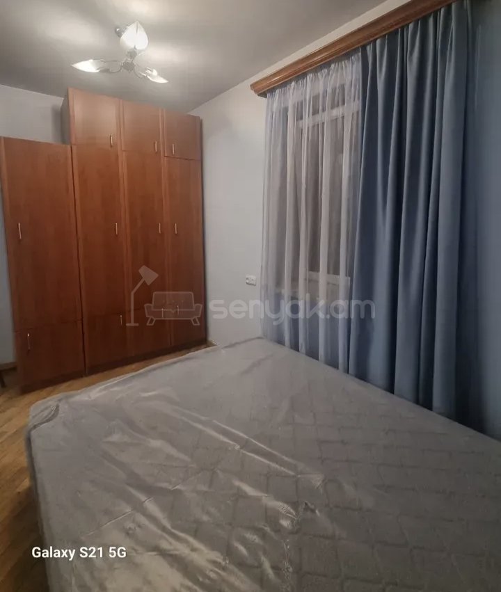 3 Սենյականոց Բնակարան Քարե Շենքում, 77քմ, 2/2 հարկ, Նորմալ Վիճակում, Կահավորված, Արևկող