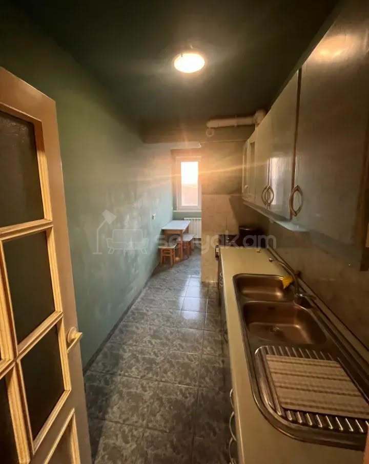 2 Սենյականոց Բնակարան Քարե Շենքում, 49քմ, 3/7 հարկ, Նորմալ Վիճակում