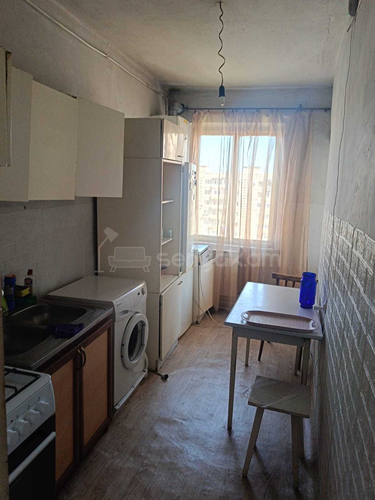 3 Սենյականոց Բնակարան, 80քմ, 8/9 հարկ, Նորմալ Վիճակում, Կահավորված