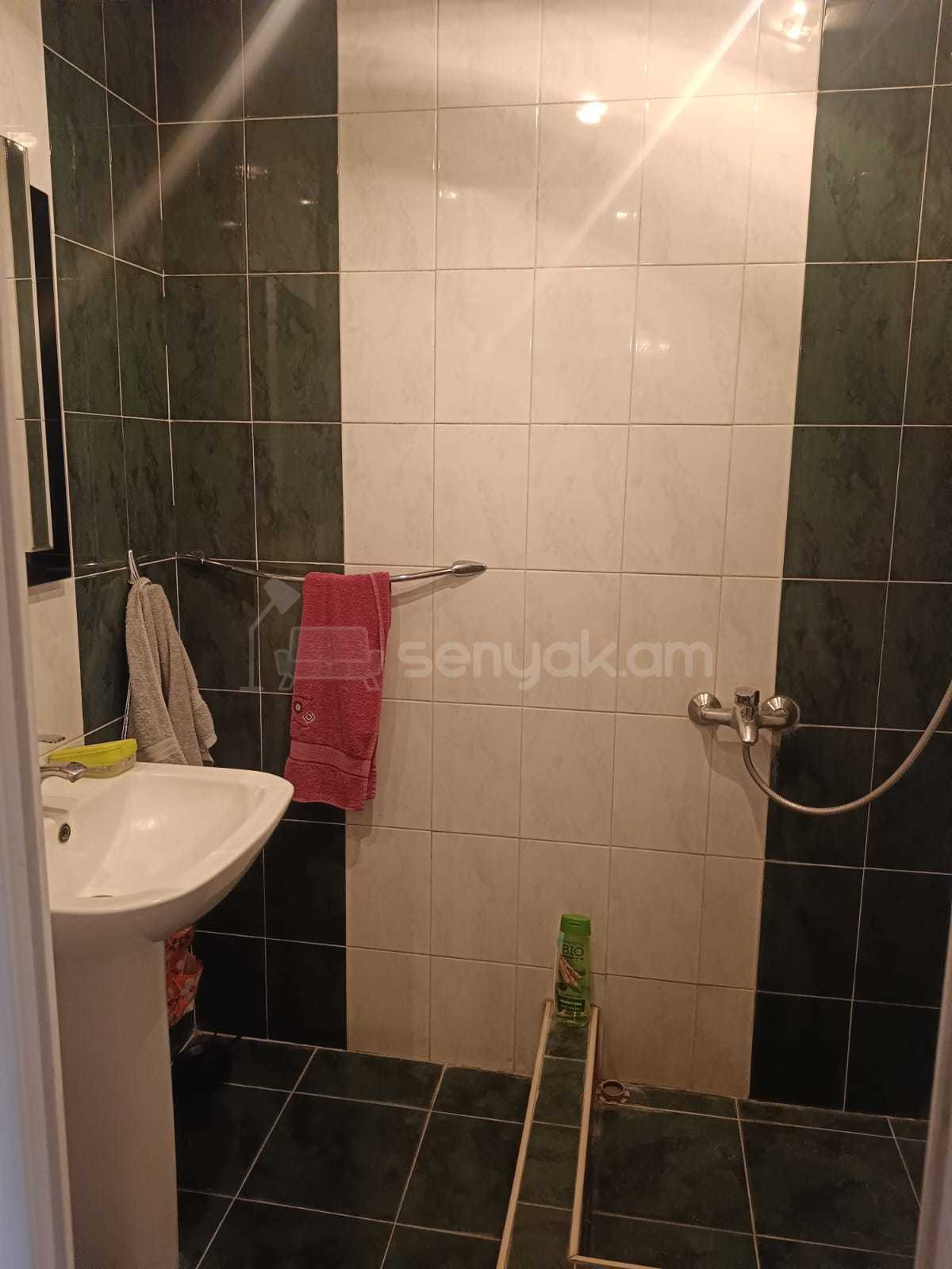 3 Սենյականոց Բնակարան, 80քմ, 8/9 հարկ, Նորմալ Վիճակում, Կահավորված