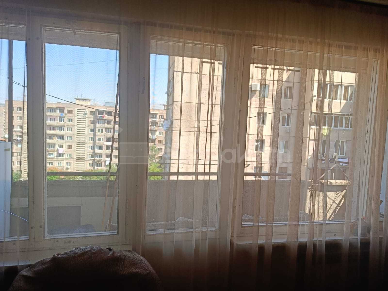 3 Սենյականոց Բնակարան, 80քմ, 8/9 հարկ, Նորմալ Վիճակում, Կահավորված