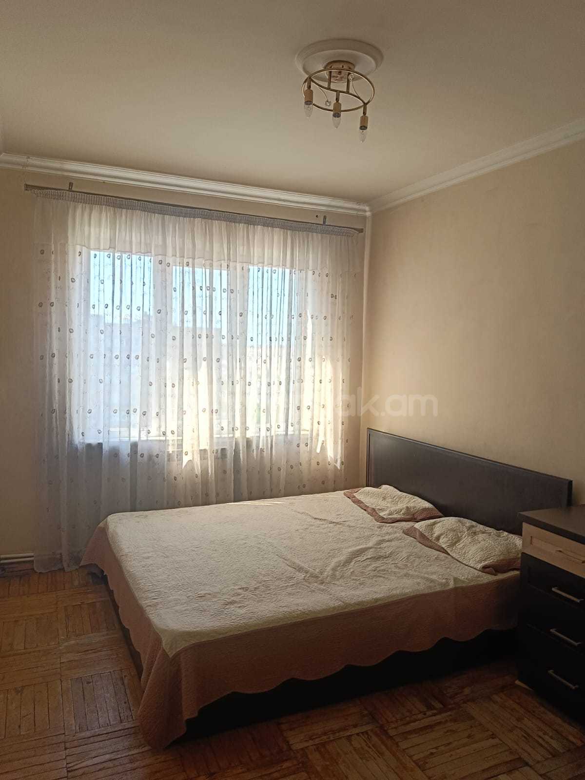 3 Սենյականոց Բնակարան, 80քմ, 8/9 հարկ, Նորմալ Վիճակում, Կահավորված