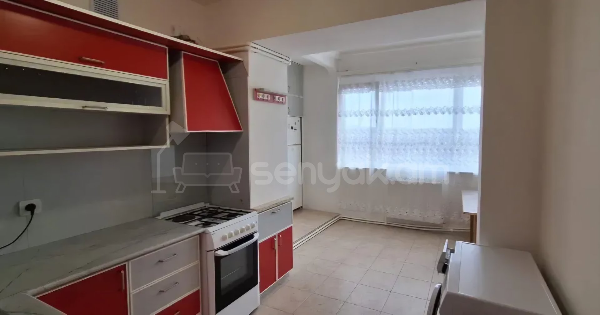 3 Սենյականոց Բնակարան Քարե Շենքում, 75քմ, 5/5 հարկ, Կապիտալ Վերանորոգված, Կահավորված