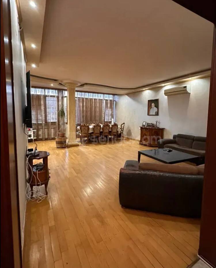 4 Սենյականոց Բնակարան Քարե Շենքում, 148քմ, 6/6 հարկ, Կապիտալ Վերանորոգված