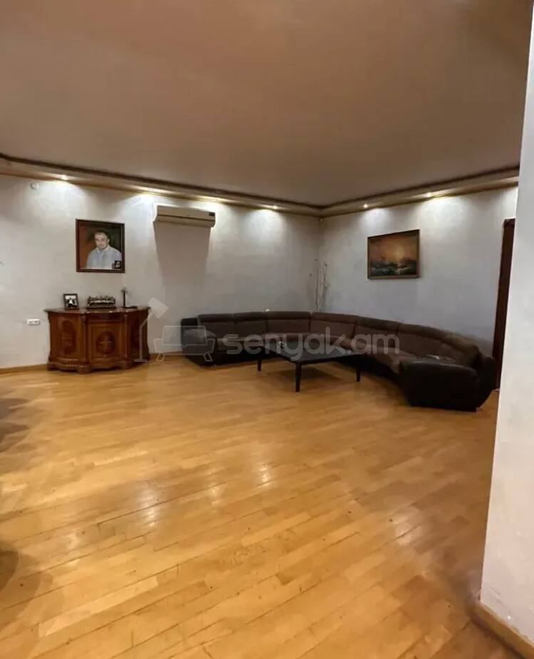 4 Սենյականոց Բնակարան Քարե Շենքում, 148քմ, 6/6 հարկ, Կապիտալ Վերանորոգված