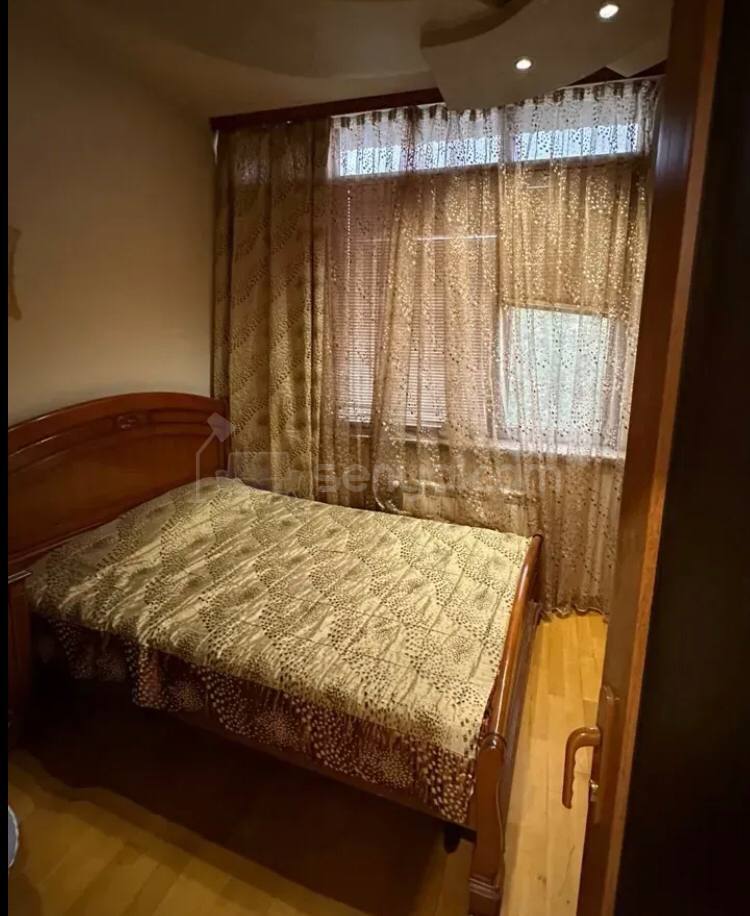 4 Սենյականոց Բնակարան Քարե Շենքում, 148քմ, 6/6 հարկ, Կապիտալ Վերանորոգված