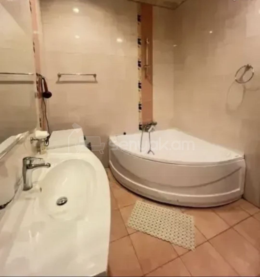 3 Սենյականոց Բնակարան Քարե Շենքում, 85քմ, 4/5 հարկ, Կապիտալ Վերանորոգված, Կահավորված, Արևկող