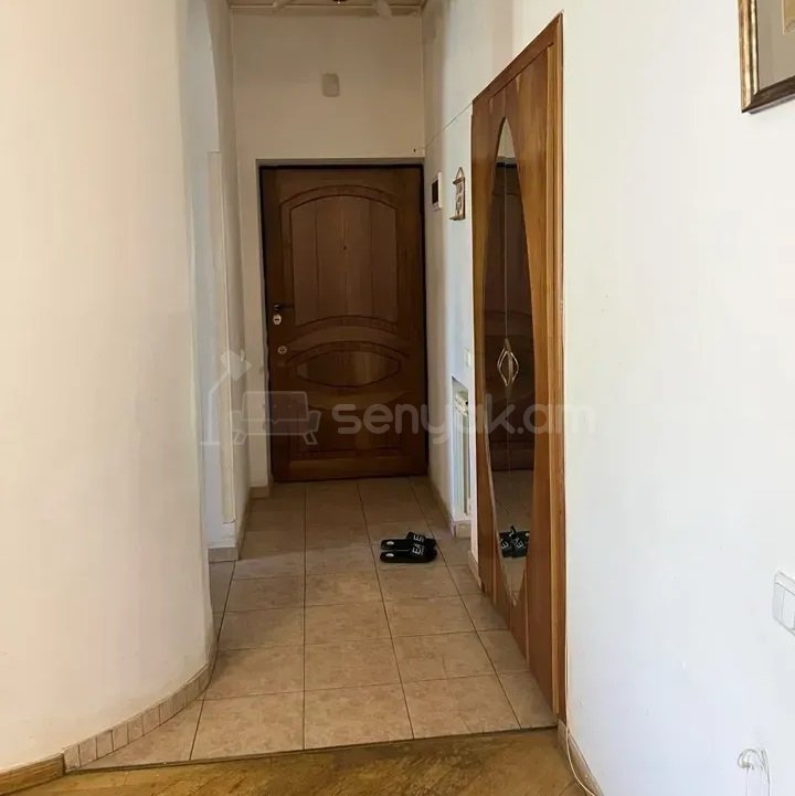 3 Սենյականոց Բնակարան Քարե Շենքում, 74քմ, 5/5 հարկ, Նորմալ Վիճակում
