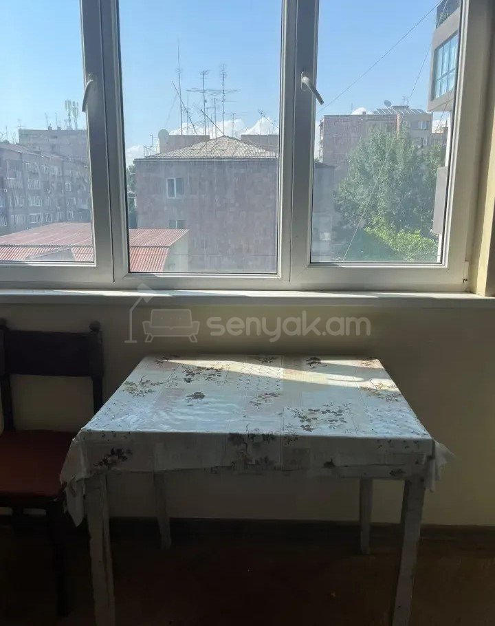 2 Սենյականոց Բնակարան Քարե Շենքում, 67քմ, 4/5 հարկ, Նորմալ Վիճակում