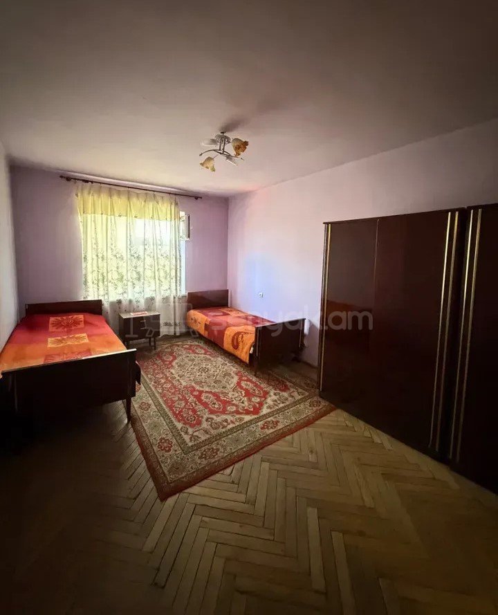 3 Սենյականոց Բնակարան Քարե Շենքում, 71քմ, 4/4 հարկ, Նորմալ Վիճակում