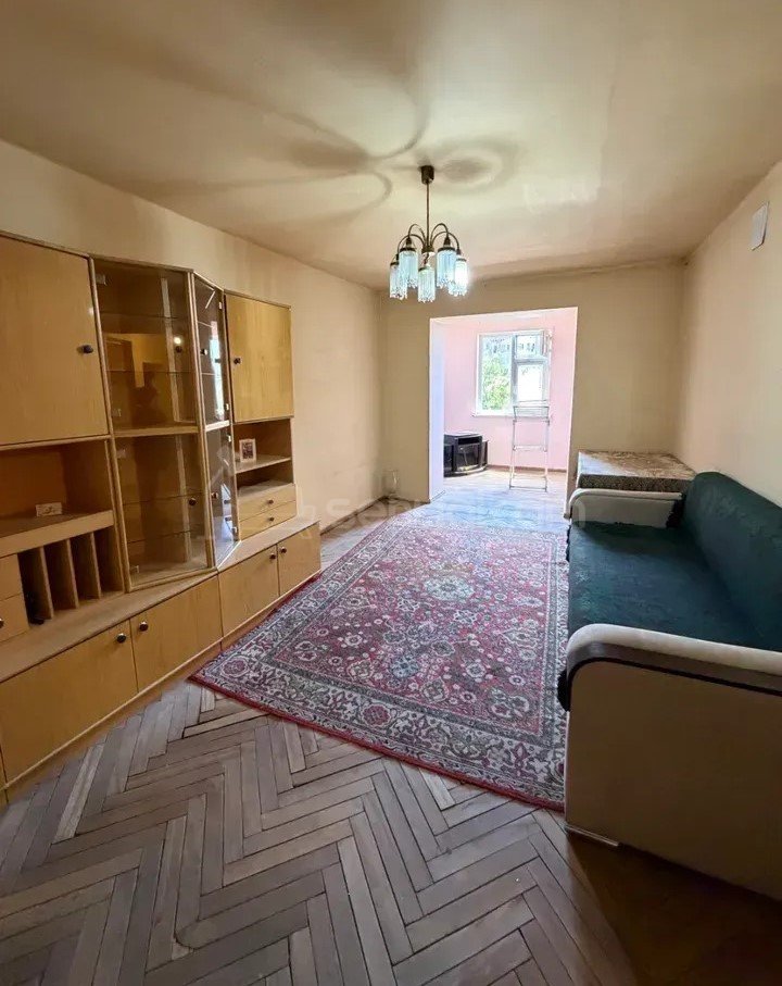 3 Սենյականոց Բնակարան Քարե Շենքում, 71քմ, 4/4 հարկ, Նորմալ Վիճակում