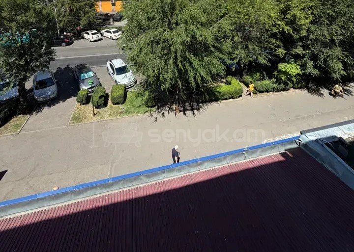 3 Սենյականոց Բնակարան Քարե Շենքում, 71քմ, 4/4 հարկ, Նորմալ Վիճակում