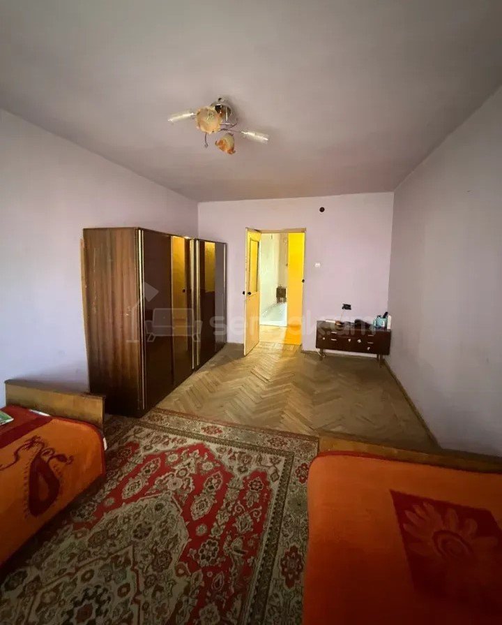 3 Սենյականոց Բնակարան Քարե Շենքում, 71քմ, 4/4 հարկ, Նորմալ Վիճակում