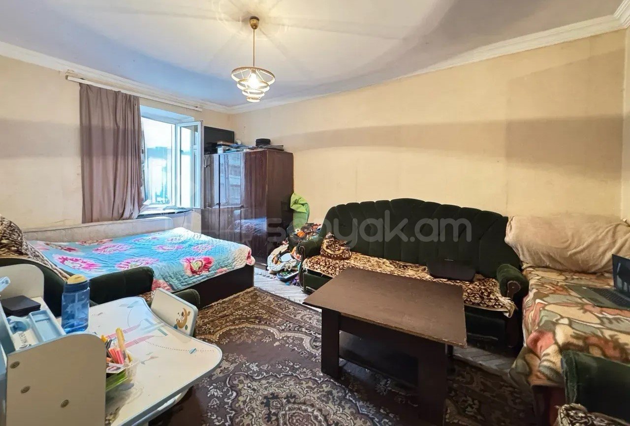 1 Սենյականոց Բնակարան Քարե Շենքում, 32քմ, 2/4 հարկ, Պետական Վիճակում