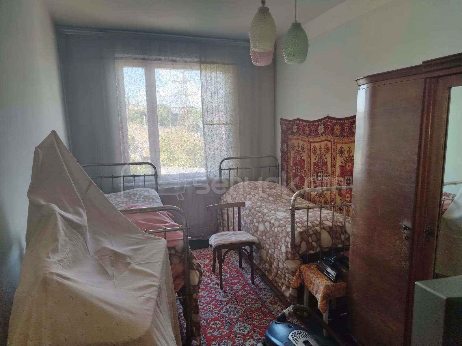 3 Սենյականոց Բնակարան, 80քմ, 5/9 հարկ, Նորմալ Վիճակում
