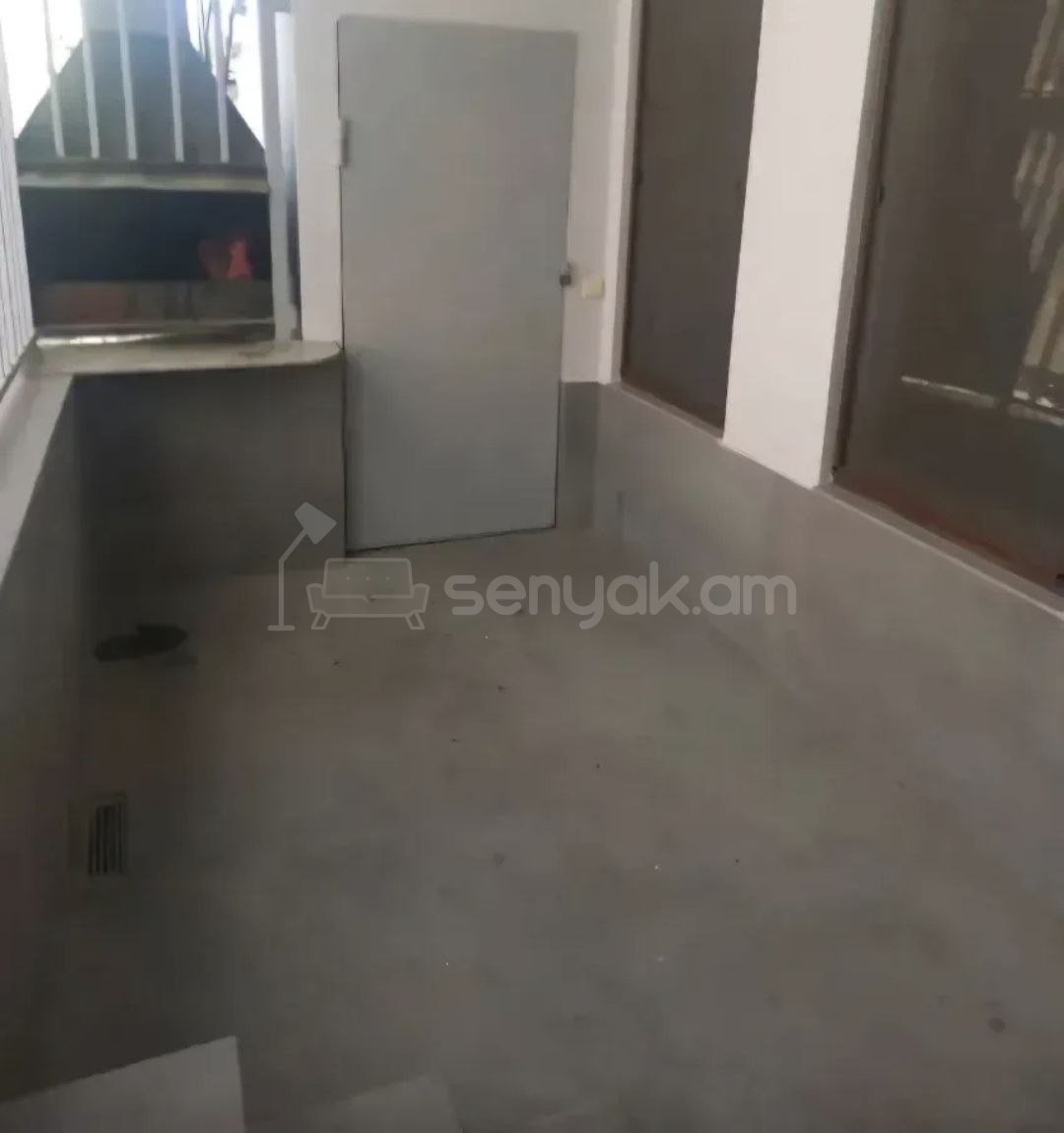 4 Սենյականոց Բնակարան Քարե Շենքում, 80քմ, 1/1 հարկ, Կապիտալ Վերանորոգված