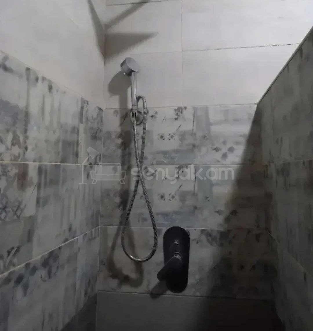 4 Սենյականոց Բնակարան Քարե Շենքում, 80քմ, 1/1 հարկ, Կապիտալ Վերանորոգված