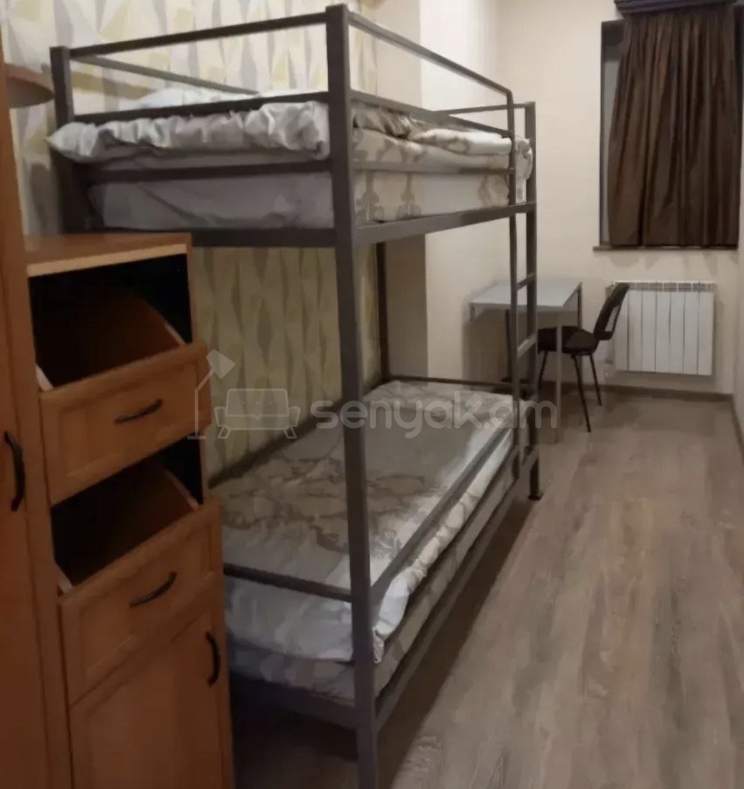 4 Սենյականոց Բնակարան Քարե Շենքում, 80քմ, 1/1 հարկ, Կապիտալ Վերանորոգված