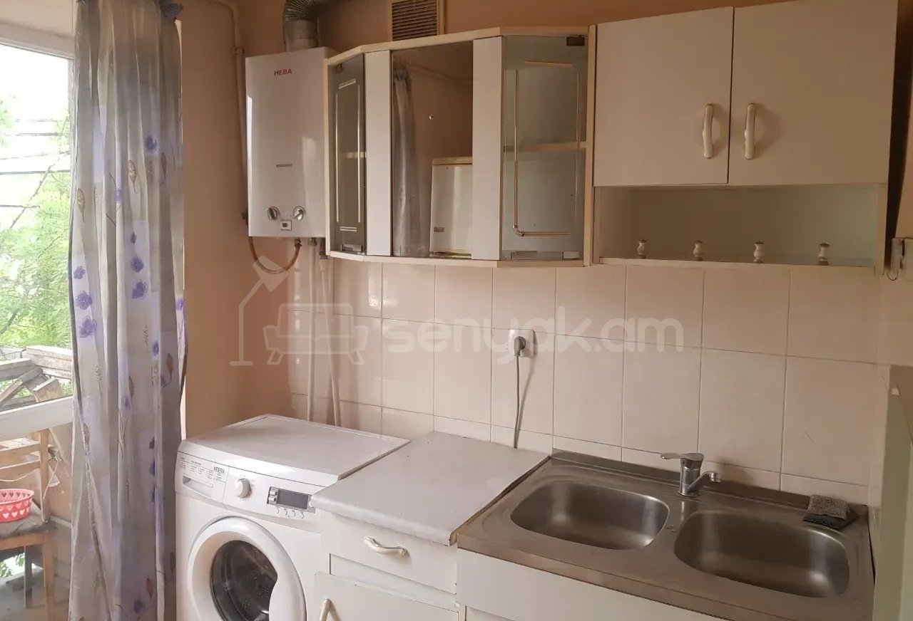1 Սենյականոց Բնակարան Քարե Շենքում, 31քմ, 3/5 հարկ, Կապիտալ Վերանորոգված, Կահավորված