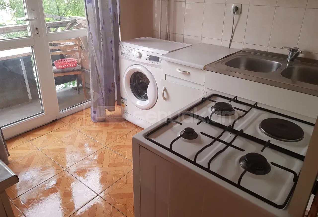 1 Սենյականոց Բնակարան Քարե Շենքում, 31քմ, 3/5 հարկ, Կապիտալ Վերանորոգված, Կահավորված