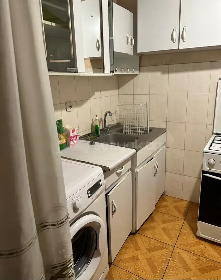 1 Սենյականոց Բնակարան Քարե Շենքում, 31քմ, 3/5 հարկ, Կապիտալ Վերանորոգված, Կահավորված