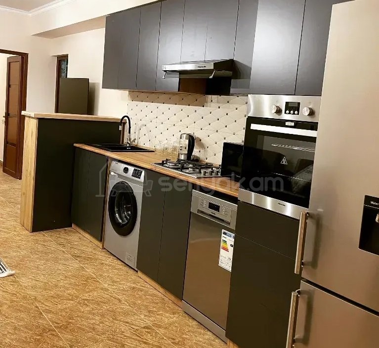 3 Սենյականոց Բնակարան Քարե Շենքում, 40քմ, 1/6 հարկ, Կապիտալ Վերանորոգված