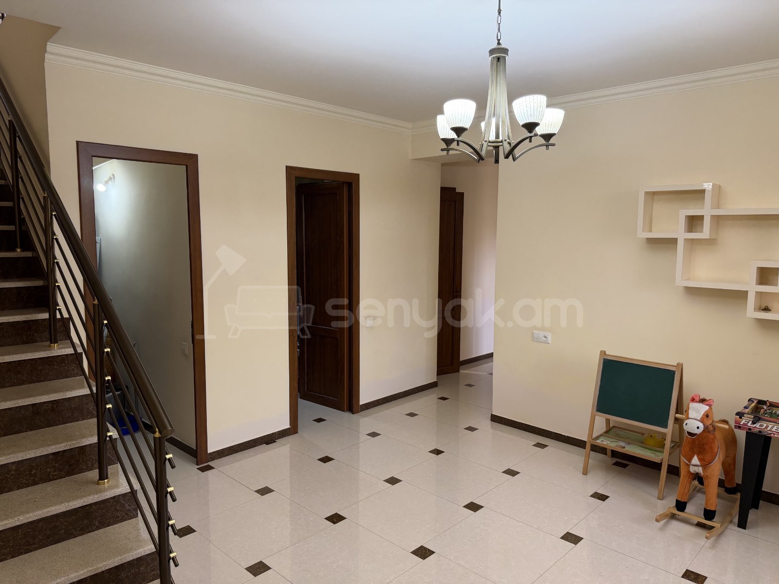 6 Սենյականոց Սեփական Տուն, 224քմ, Նորմալ Վիճակում