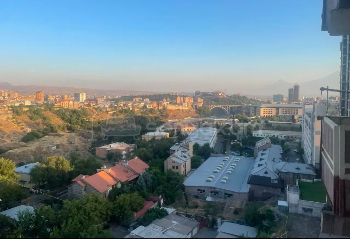 3 Սենյականոց Բնակարան, 98քմ, 11/14 հարկ, Նորմալ Վիճակում