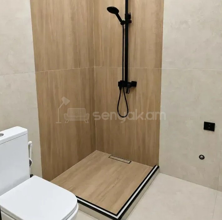 3 Սենյականոց Բնակարան Քարե Շենքում, 69քմ, 5/5 հարկ, Կապիտալ Վերանորոգված