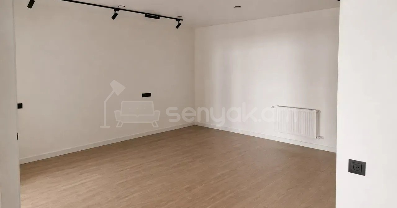 3 Սենյականոց Բնակարան Քարե Շենքում, 69քմ, 5/5 հարկ, Կապիտալ Վերանորոգված