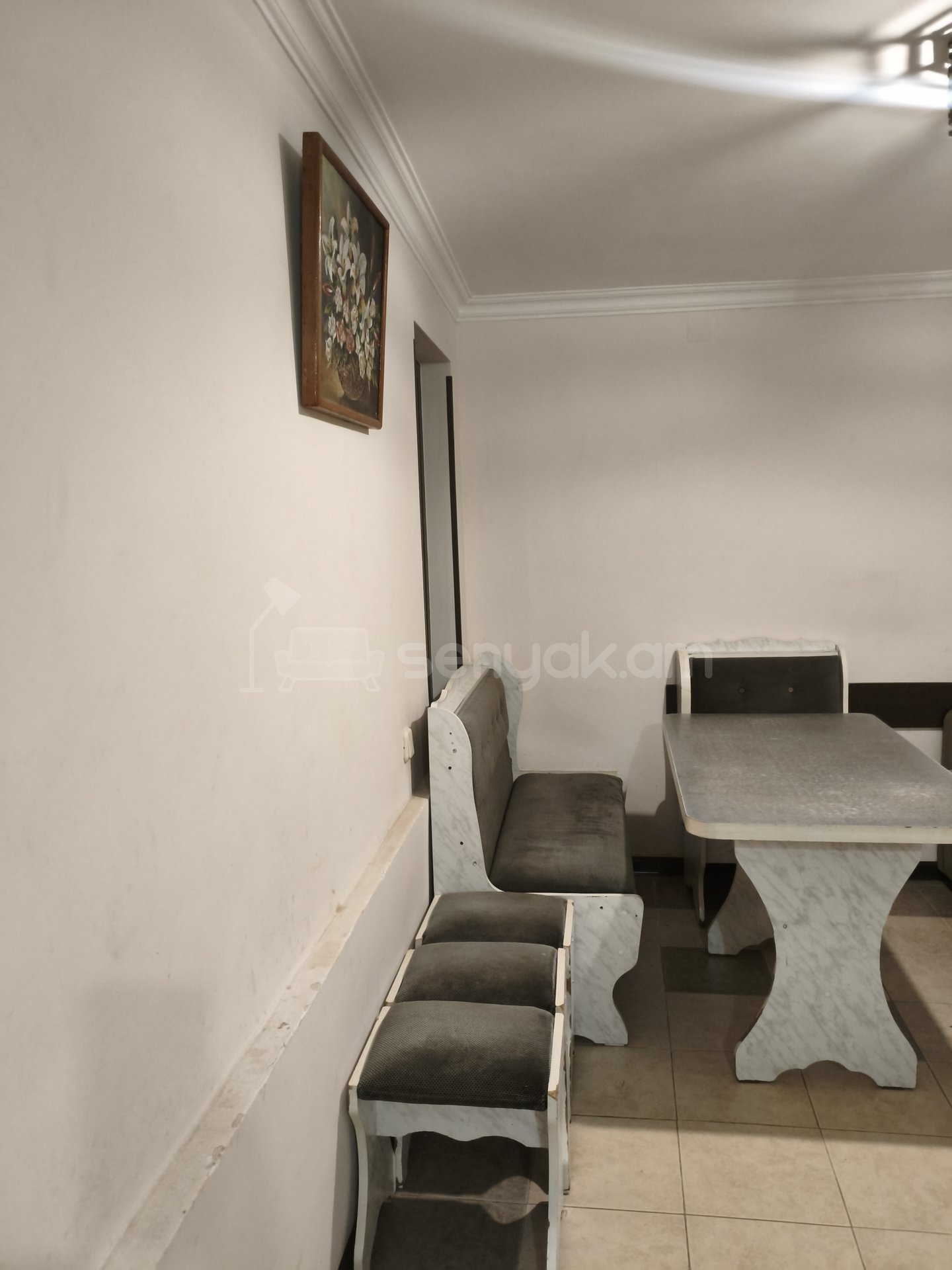 2 Սենյականոց Բնակարան Քարե Շենքում, 46քմ, 1/1 հարկ, Նորմալ Վիճակում, Կահավորված