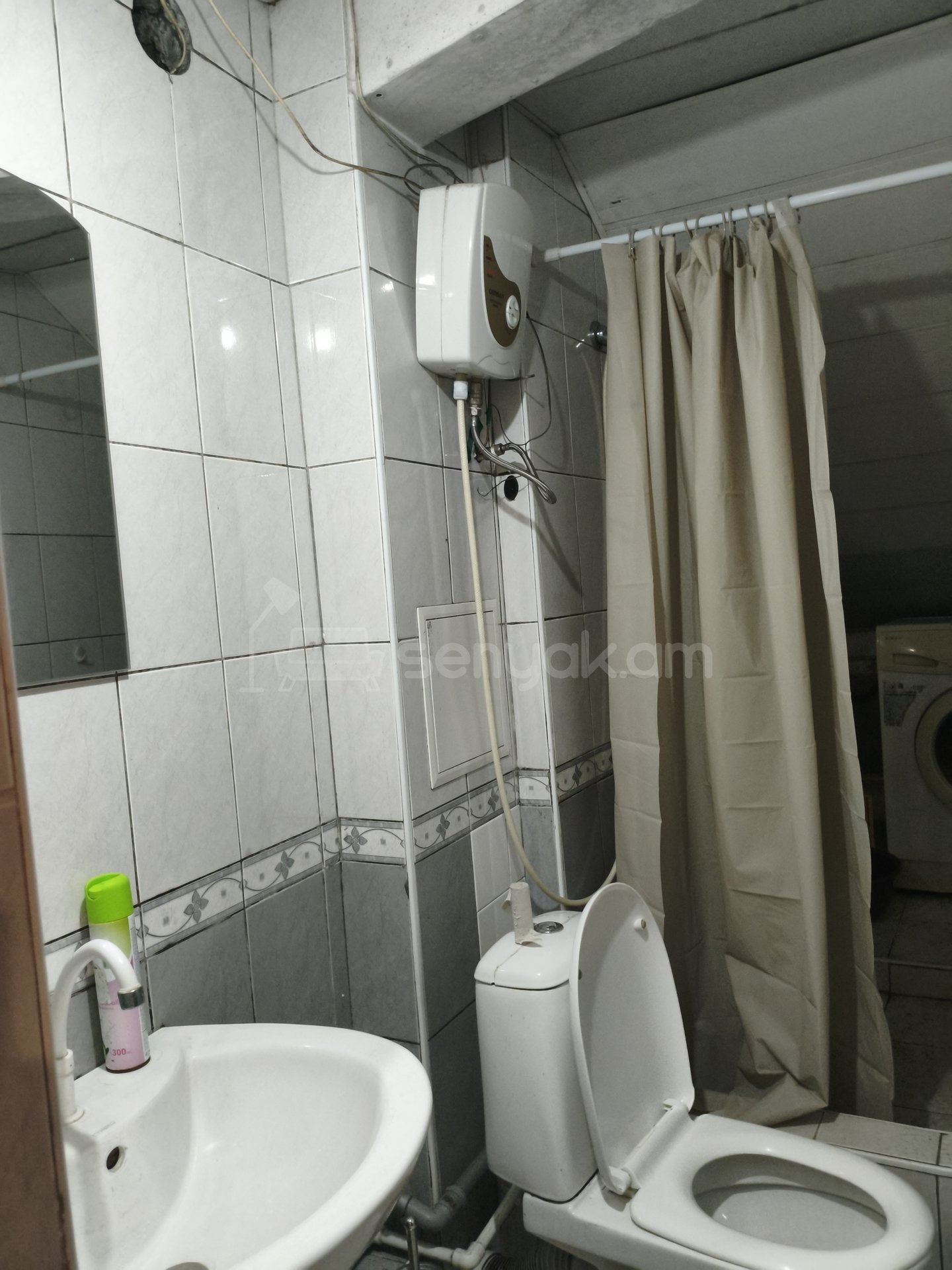 2 Սենյականոց Բնակարան Քարե Շենքում, 46քմ, 1/1 հարկ, Նորմալ Վիճակում, Կահավորված