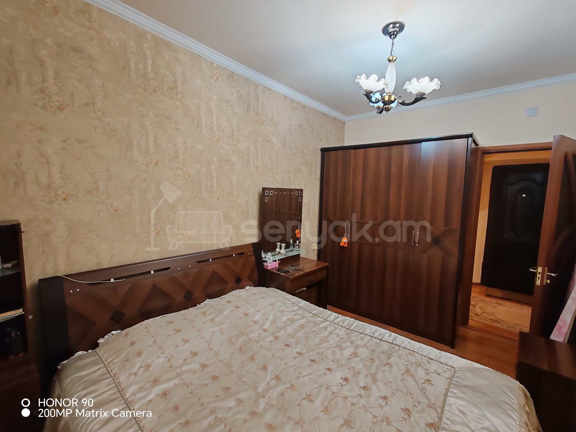 3 Սենյականոց Բնակարան Քարե Շենքում, 75քմ, 1/5 հարկ, Նորմալ Վիճակում, Կահավորված