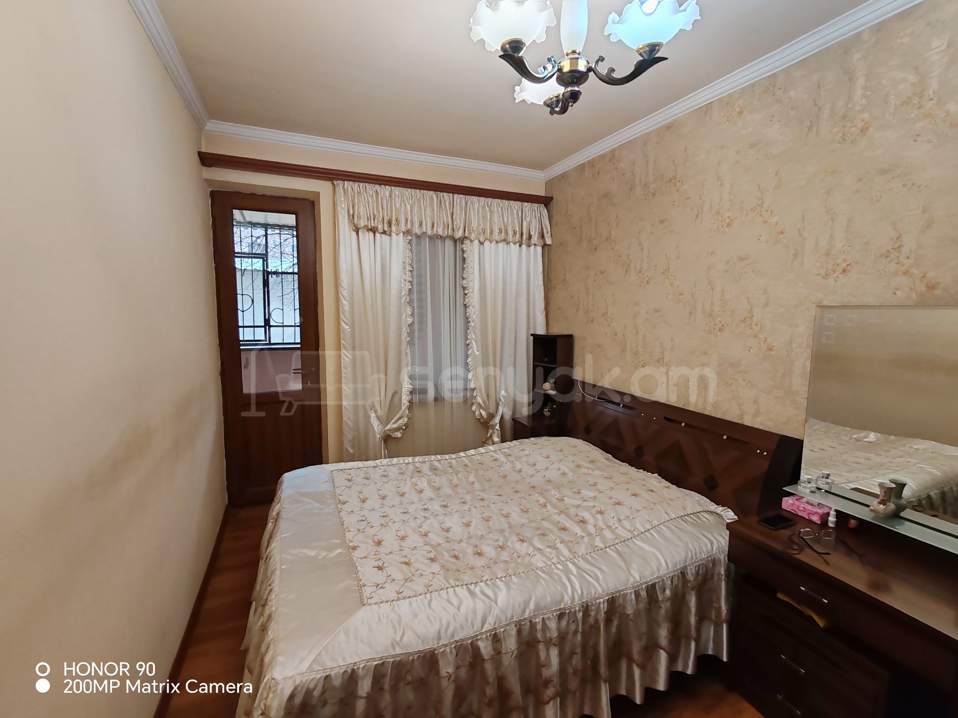 3 Սենյականոց Բնակարան Քարե Շենքում, 75քմ, 1/5 հարկ, Նորմալ Վիճակում, Կահավորված