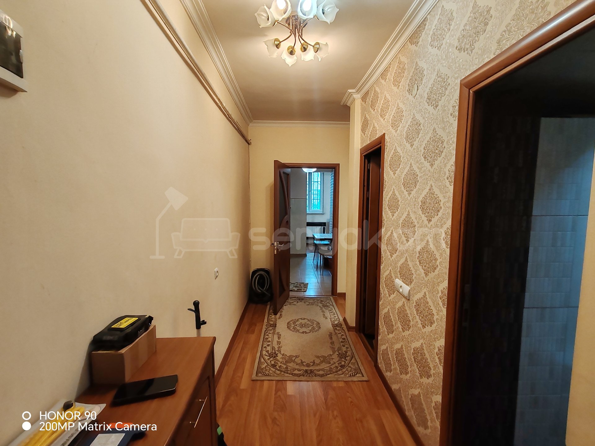 3 Սենյականոց Բնակարան Քարե Շենքում, 75քմ, 1/5 հարկ, Նորմալ Վիճակում, Կահավորված