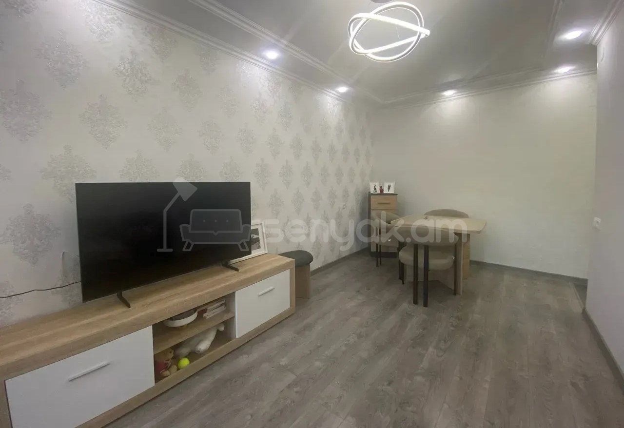 2 Սենյականոց Բնակարան Քարե Շենքում, 44քմ, 4/4 հարկ, Կապիտալ Վերանորոգված