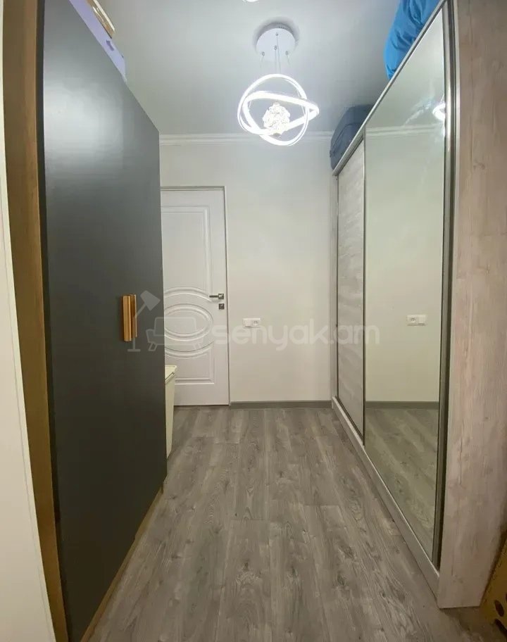 2 Սենյականոց Բնակարան Քարե Շենքում, 44քմ, 4/4 հարկ, Կապիտալ Վերանորոգված
