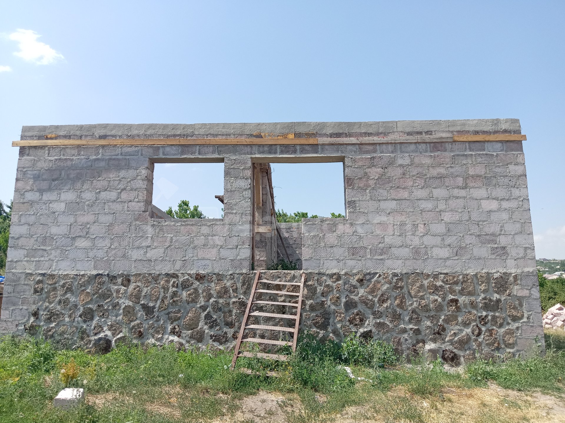 4 Սենյականոց Բնակարան Քարե Շենքում, 120քմ, 1/1 հարկ, Զրոյական Վիճակում