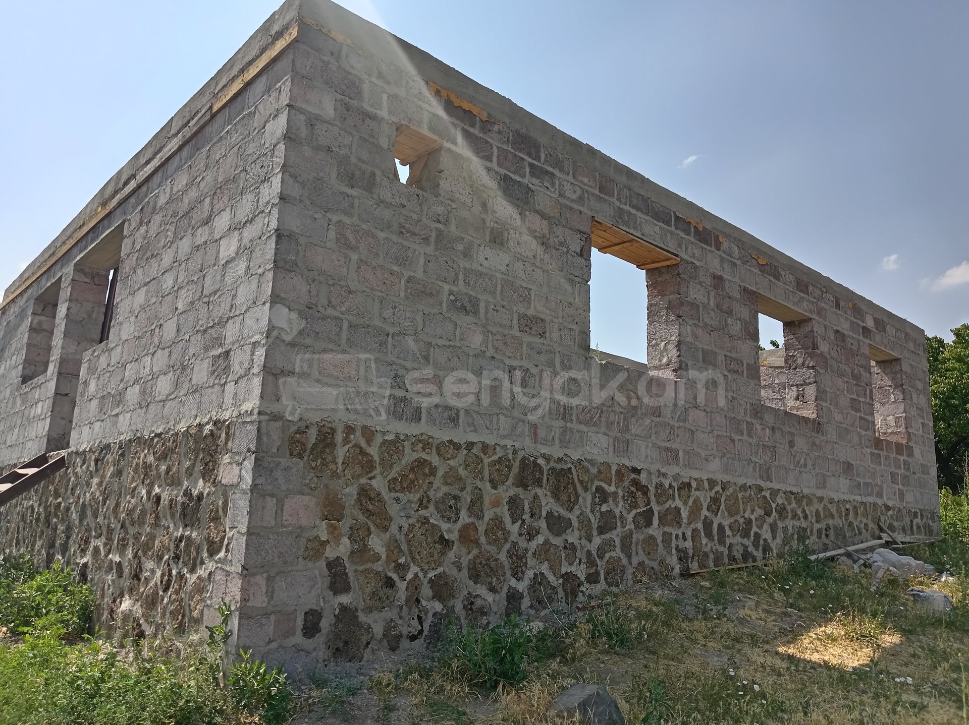 4 Սենյականոց Բնակարան Քարե Շենքում, 120քմ, 1/1 հարկ, Զրոյական Վիճակում