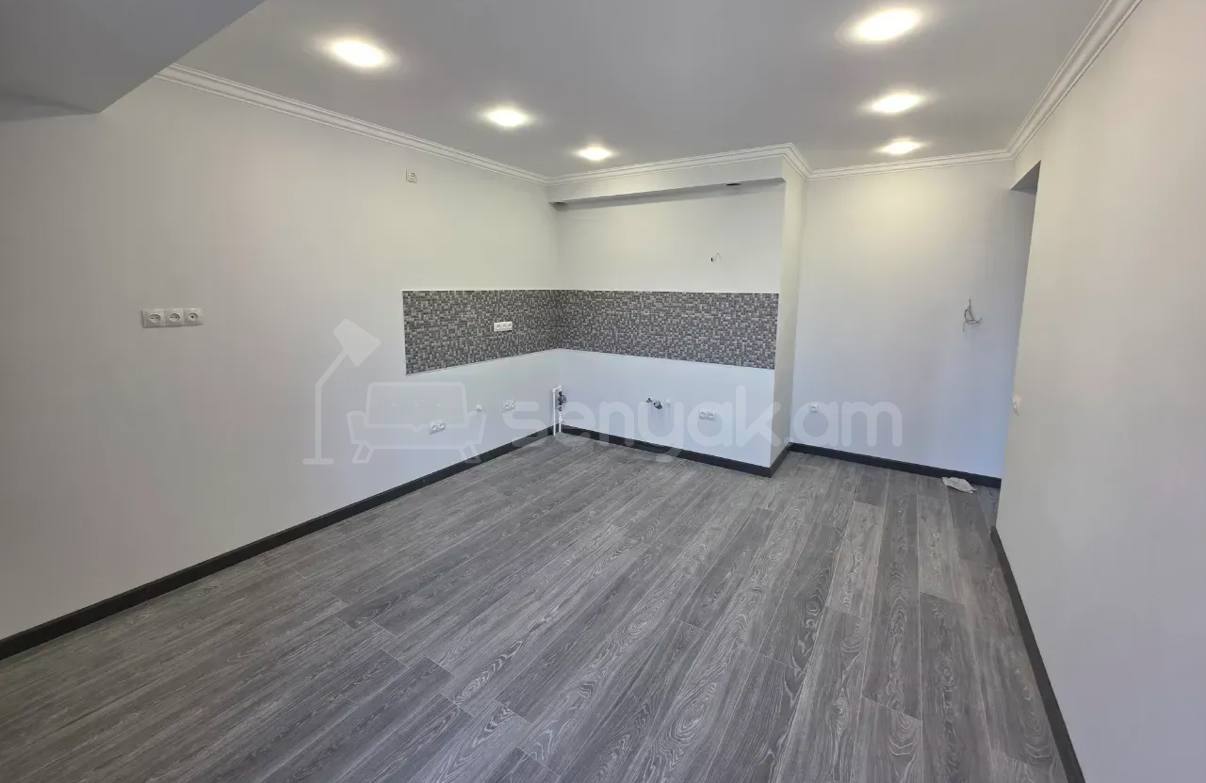 3 Սենյականոց Բնակարան Քարե Շենքում, 60քմ, 2/5 հարկ, Կապիտալ Վերանորոգված
