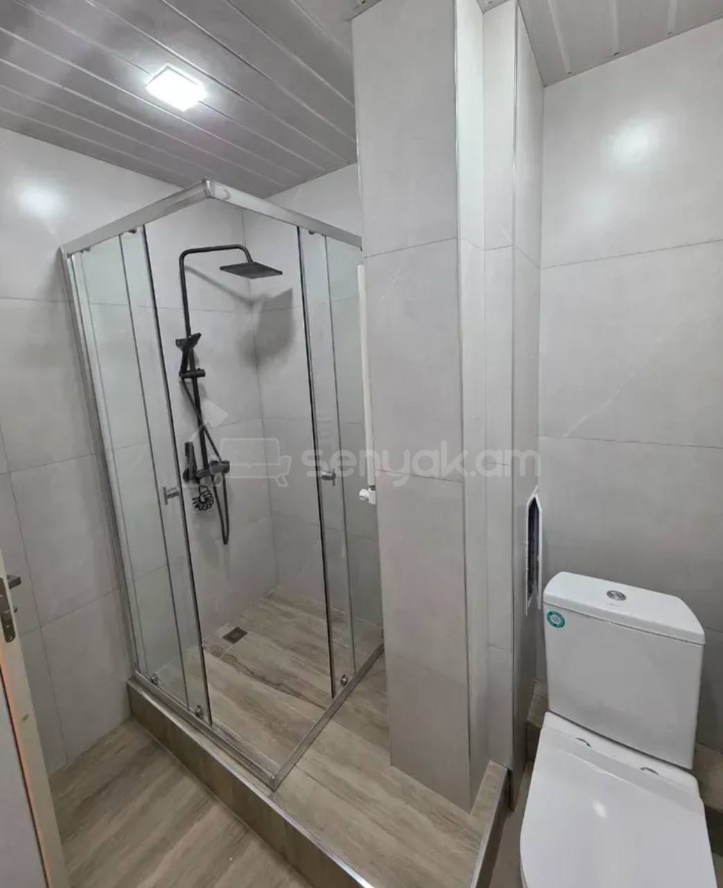 3 Սենյականոց Բնակարան Քարե Շենքում, 60քմ, 2/5 հարկ, Կապիտալ Վերանորոգված