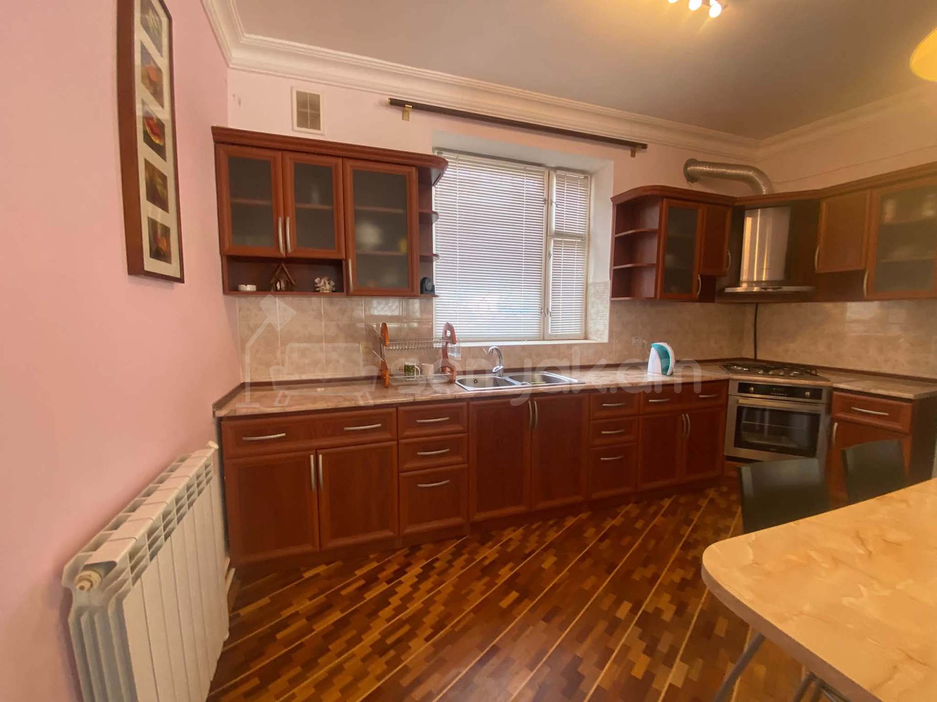 4 Սենյականոց Սեփական Տուն, 750քմ, Նորմալ Վիճակում