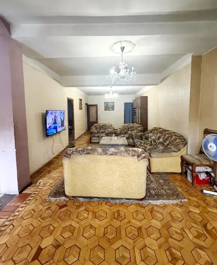 4 Սենյականոց Բնակարան Քարե Շենքում, 106քմ, 2/4 հարկ, Կոսմետիկ Վերանորոգված