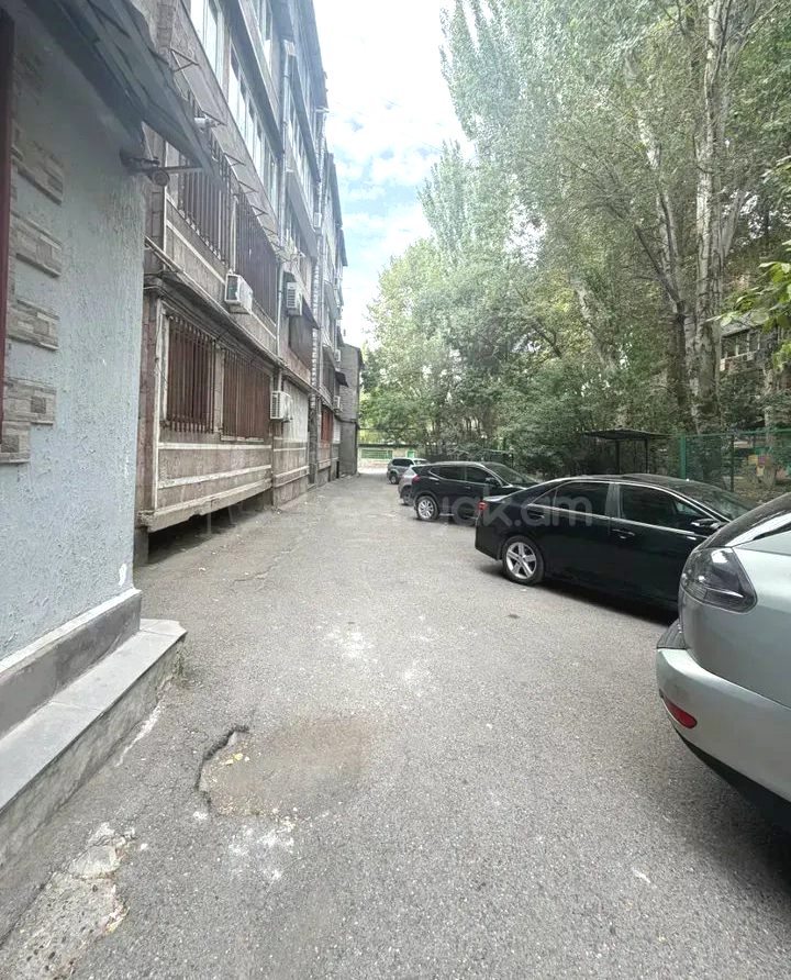 4 Սենյականոց Բնակարան Քարե Շենքում, 106քմ, 2/4 հարկ, Կոսմետիկ Վերանորոգված