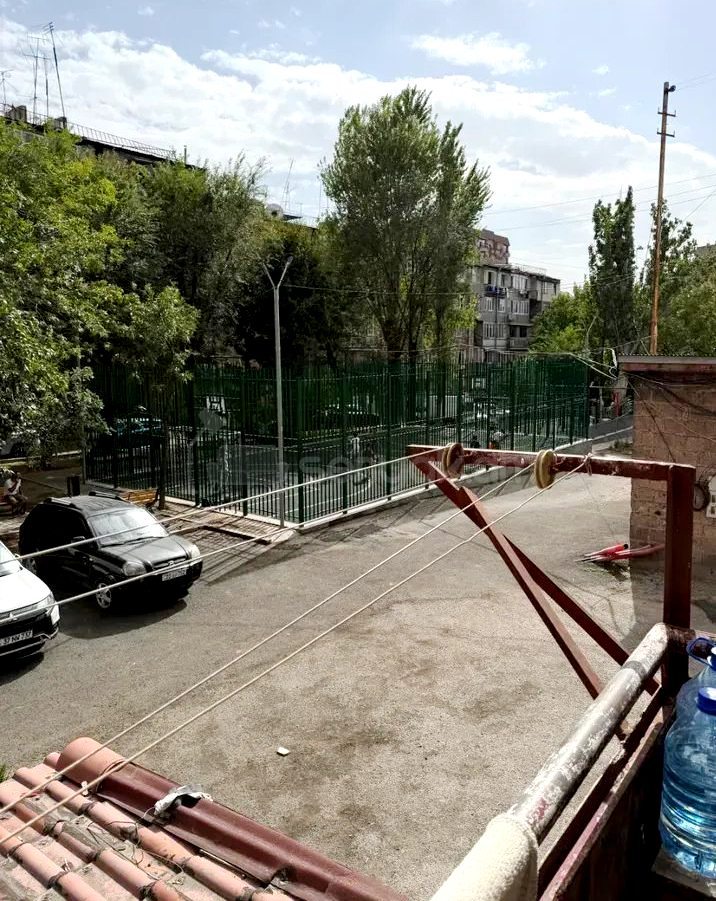 4 Սենյականոց Բնակարան Քարե Շենքում, 106քմ, 2/4 հարկ, Կոսմետիկ Վերանորոգված