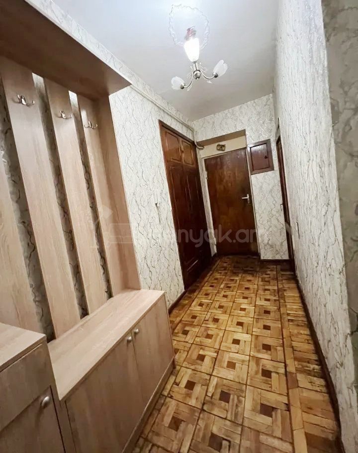 4 Սենյականոց Բնակարան Քարե Շենքում, 106քմ, 2/4 հարկ, Կոսմետիկ Վերանորոգված