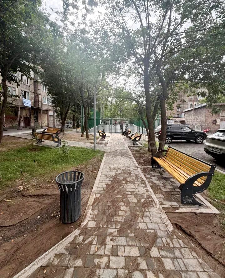 4 Սենյականոց Բնակարան Քարե Շենքում, 106քմ, 2/4 հարկ, Կոսմետիկ Վերանորոգված