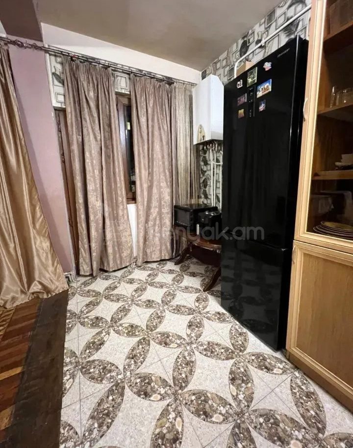 4 Սենյականոց Բնակարան Քարե Շենքում, 106քմ, 2/4 հարկ, Կոսմետիկ Վերանորոգված